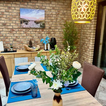 Barrierefreies Mit Garten Bei Koeln 別荘 ヒュルト