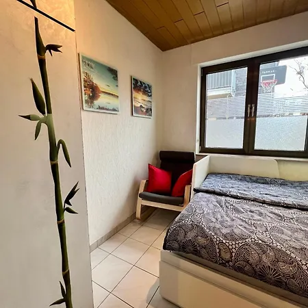 Barrierefreies Mit Garten Bei Koeln بيت للعطل هرث
